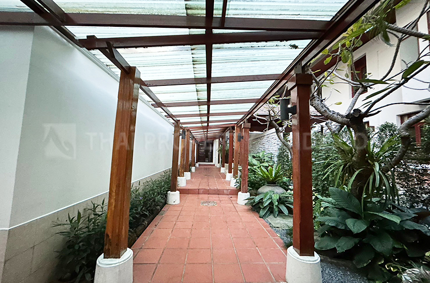 House with Private Pool in Sukhumvit 